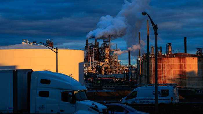 Il petrolio crolla mentre le tensioni tra Stati Uniti e Iran si allentano