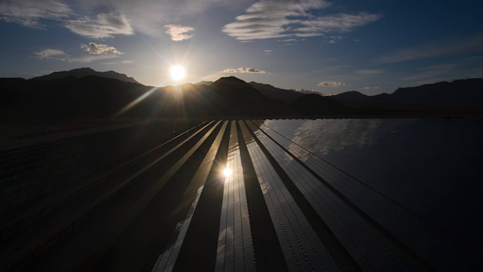 Le azioni First Solar crollano mentre le tariffe e i problemi della domanda si fanno sentire