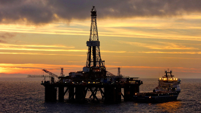 Otto ex ministri dell’Energia del Regno Unito chiedono un’inversione di rotta su petrolio e gas