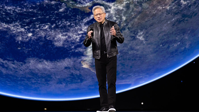 Jensen Huang di Nvidia prevede 1 trilione di dollari di entrate derivanti dai chip AI nell'arco di 2 anni