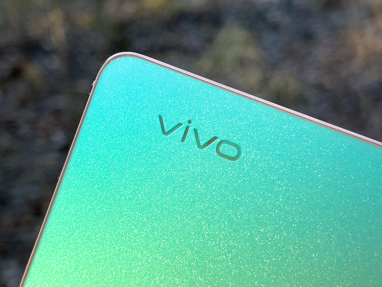 Un nuovo brevetto Vivo suggerisce un telefono arrotolabile che diventa più alto, non più largo