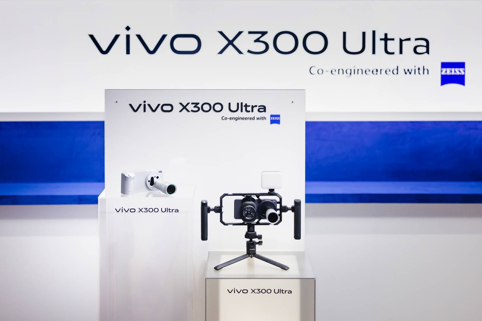 vivo X300 Ultra diventa globale al MWC 2026 con un teleobiettivo che sembra irreale