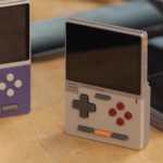 Il nuovo palmare KONKR di AYANEO è dotato di un design in stile Game Boy
