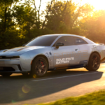Stellantis sta testando la nuova tecnologia delle batterie in una Dodge Charger Daytona
