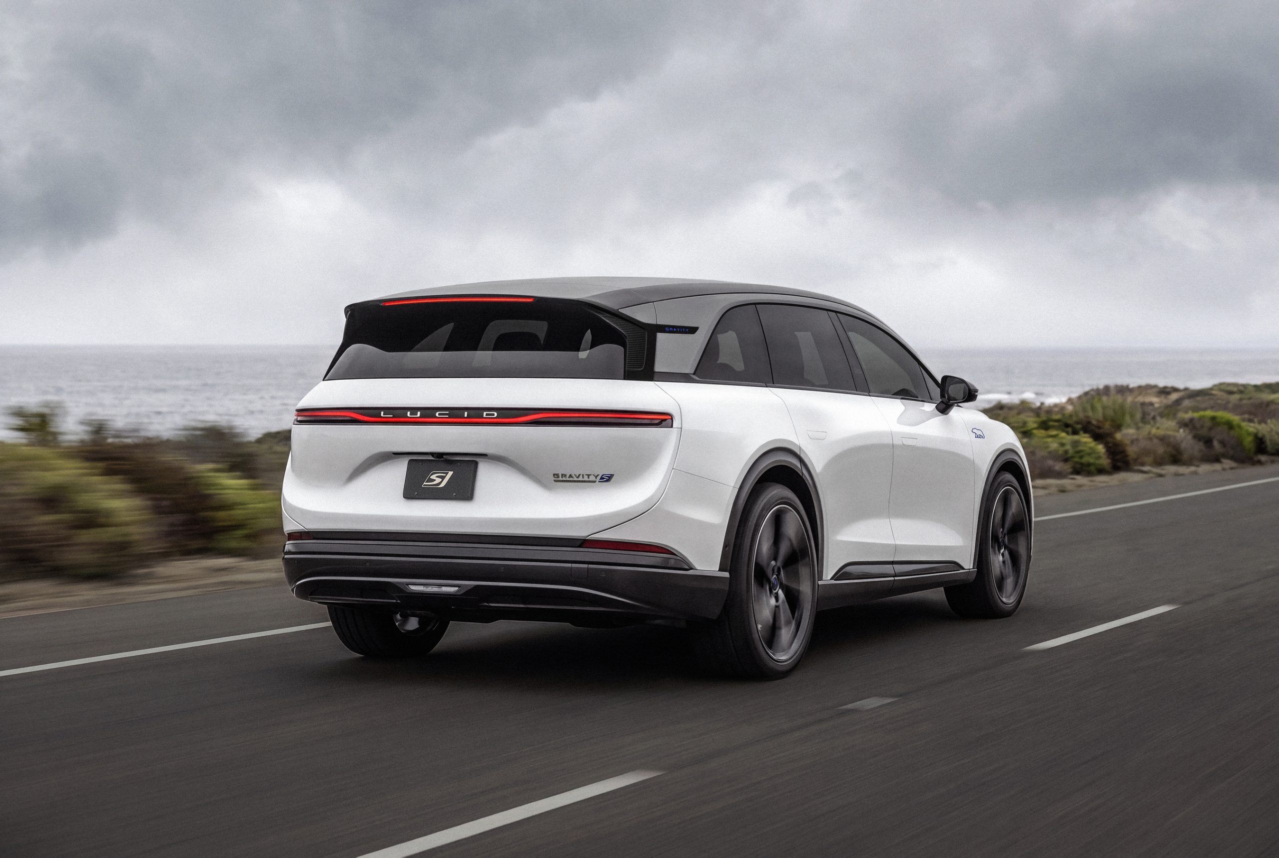 Il SUV familiare completamente elettrico di Lucid va da 0 a 60 in soli 3,1 secondi