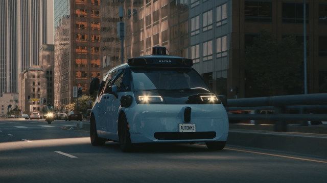 Il nuovo aggiornamento dei taxi di Waymo aggiunge l'intelligenza artificiale Gemini alle cabine
