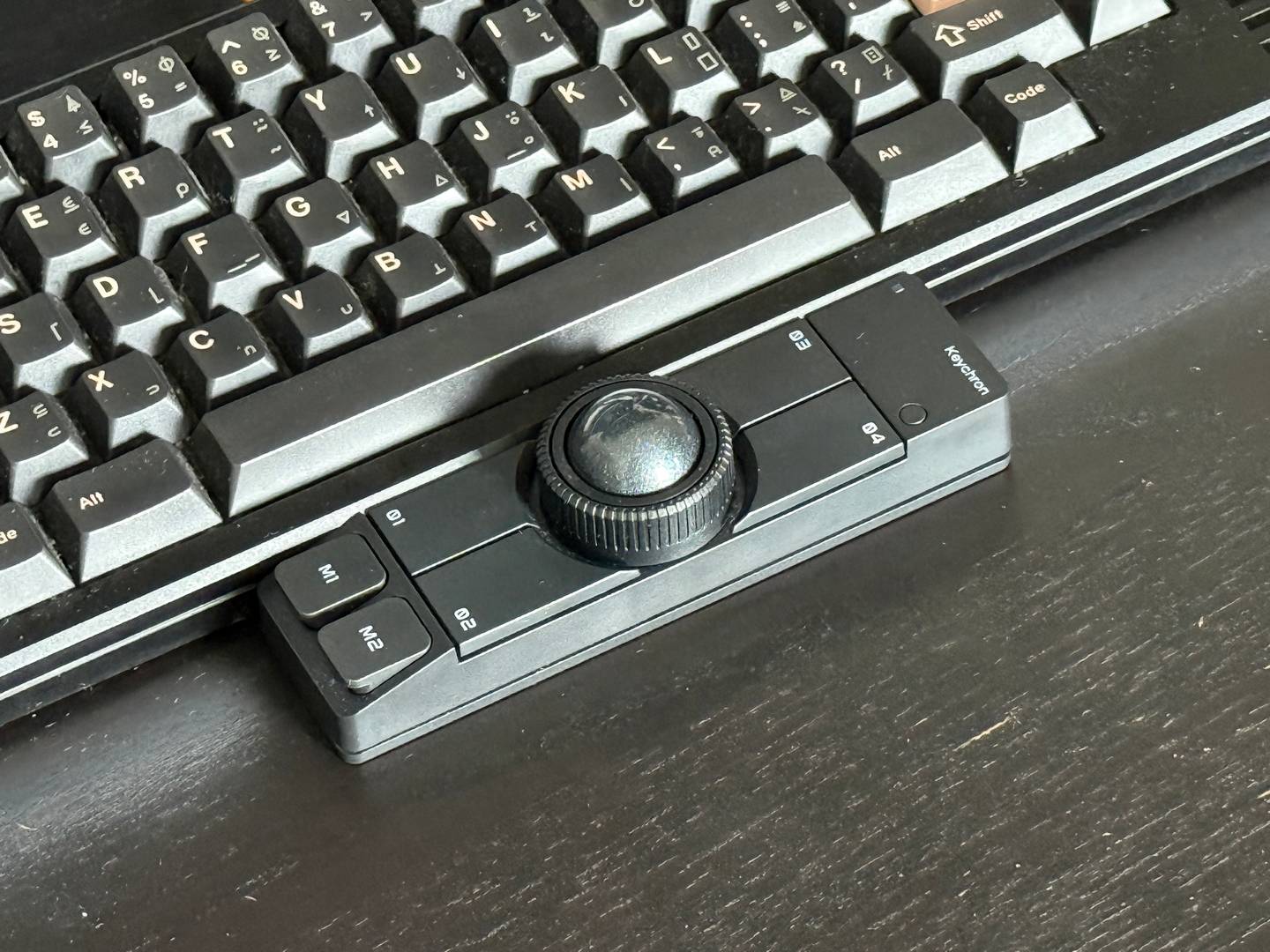 Ho provato per settimane lo strano nuovo mouse di Keychron e mi ha entusiasmato