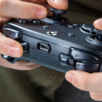 Il Razer Wolverine V4 è un controller Xbox personalizzabile creato per scontri competitivi